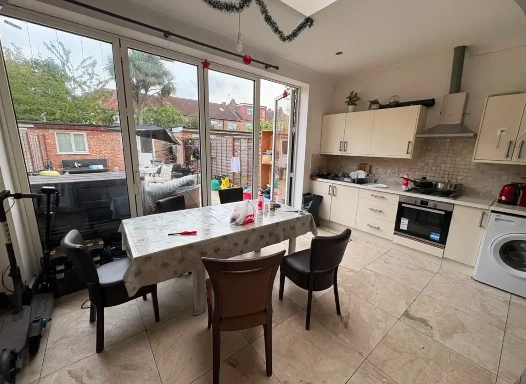 Room Arcadian Gardens in Greater London