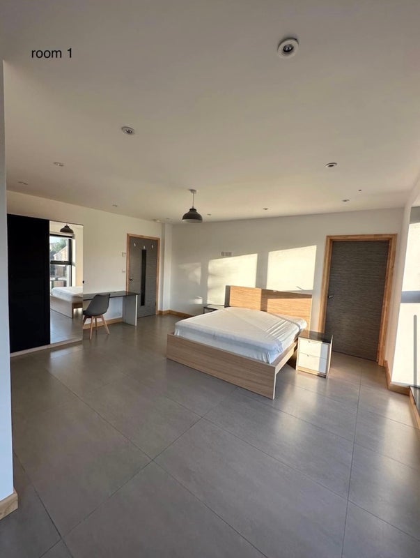 Room Lowth Road in Greater London