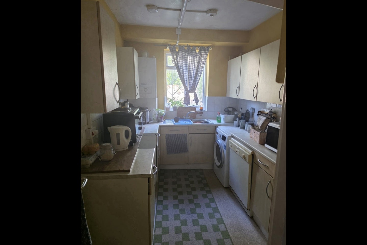 Room Brondesbury Villas in Greater London
