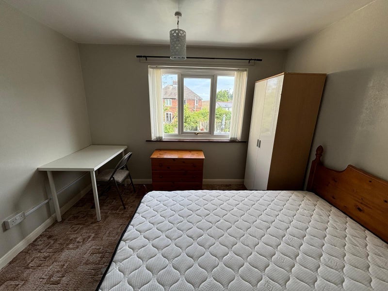 Room West Park Drive in Rotherham