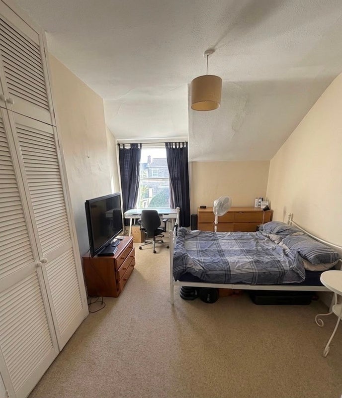 Room Pembroke Road in Bristol