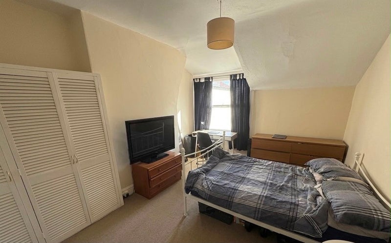 Room Pembroke Road in Bristol