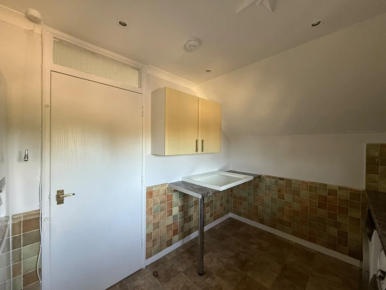 Flat Spring Close in Greater London