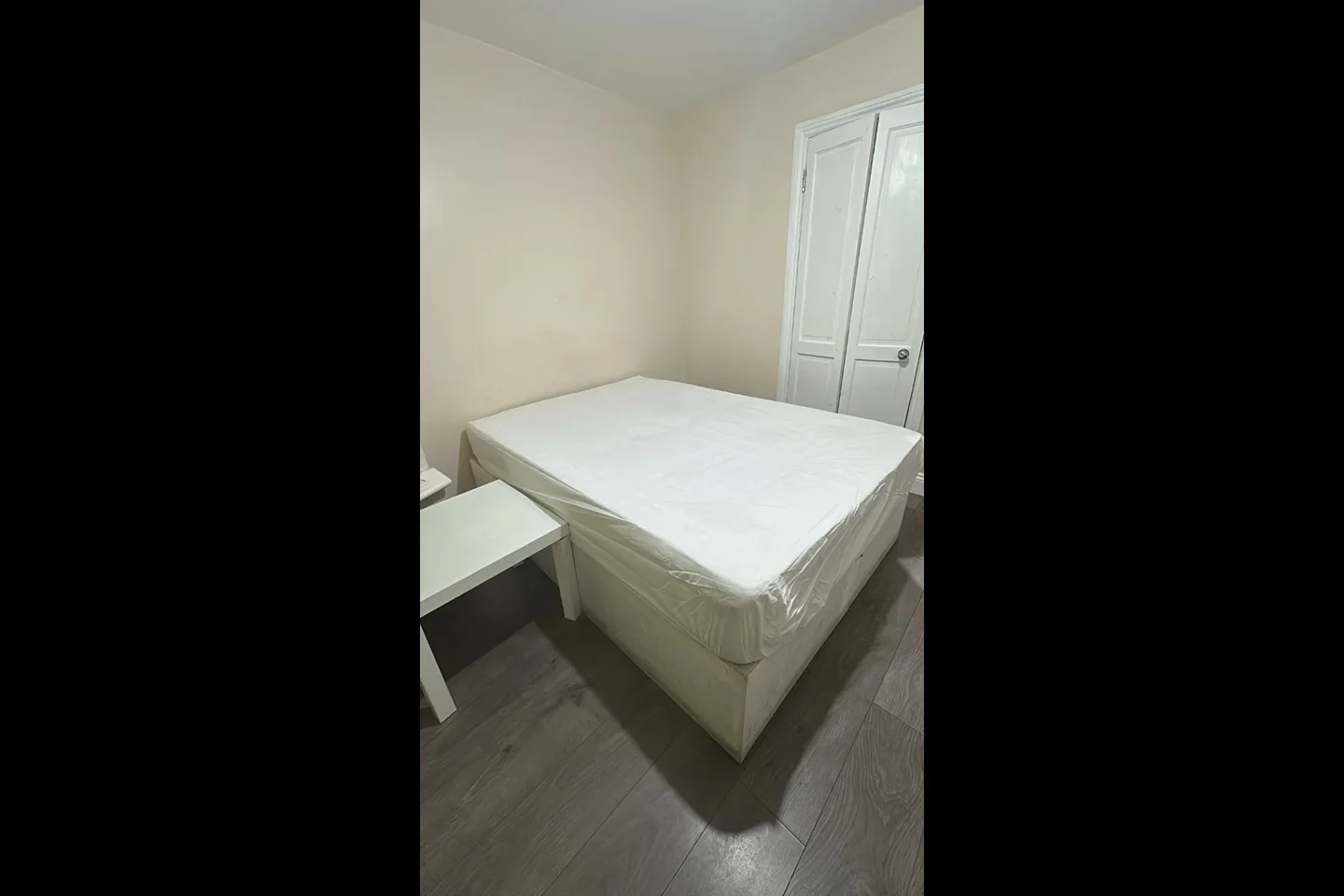 Room Whitby Gardens in Greater London