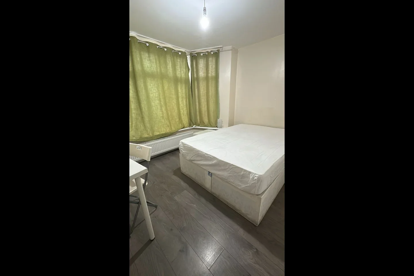 Room Whitby Gardens in Greater London