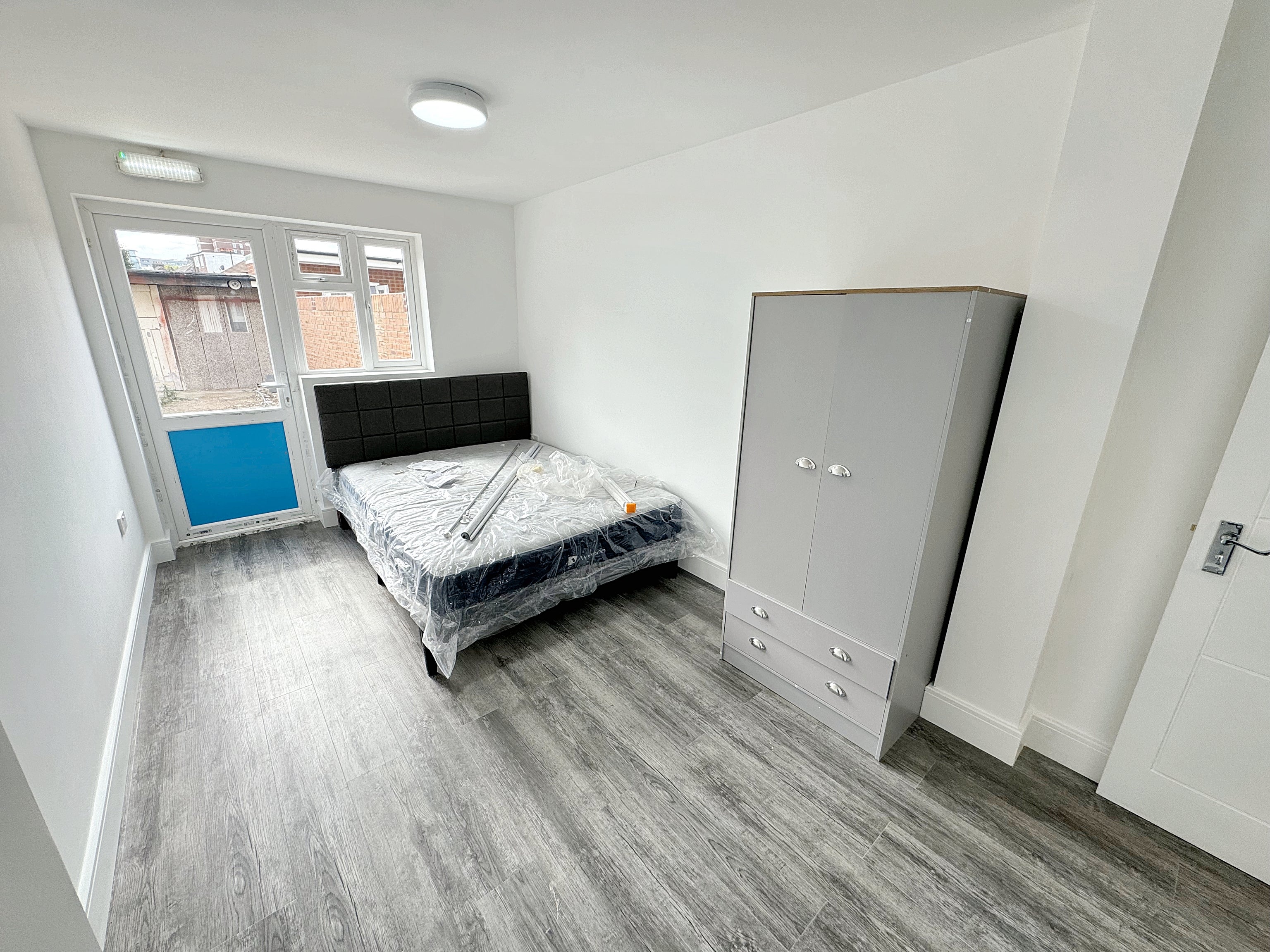 Room Mount Road in Greater London