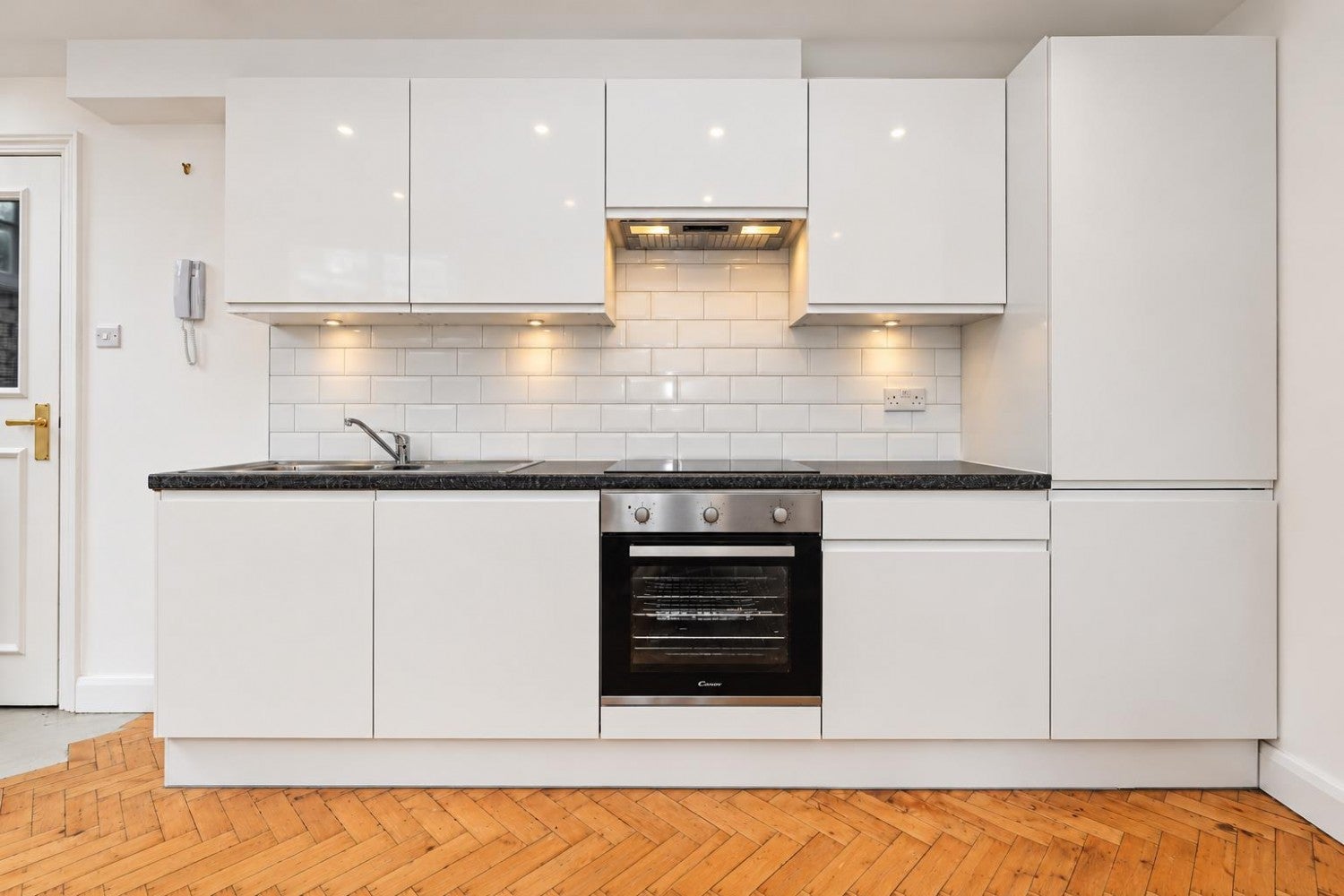Flat Boundary Street in Greater London