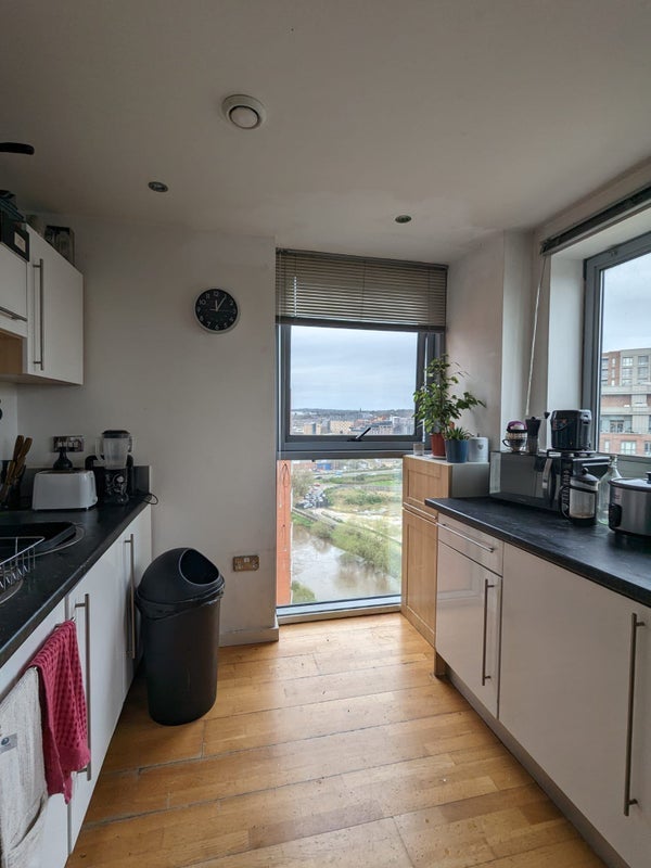 Room Gotts Road in Leeds