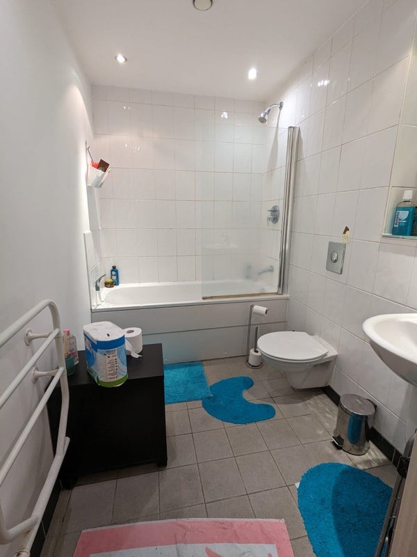 Room Gotts Road in Leeds