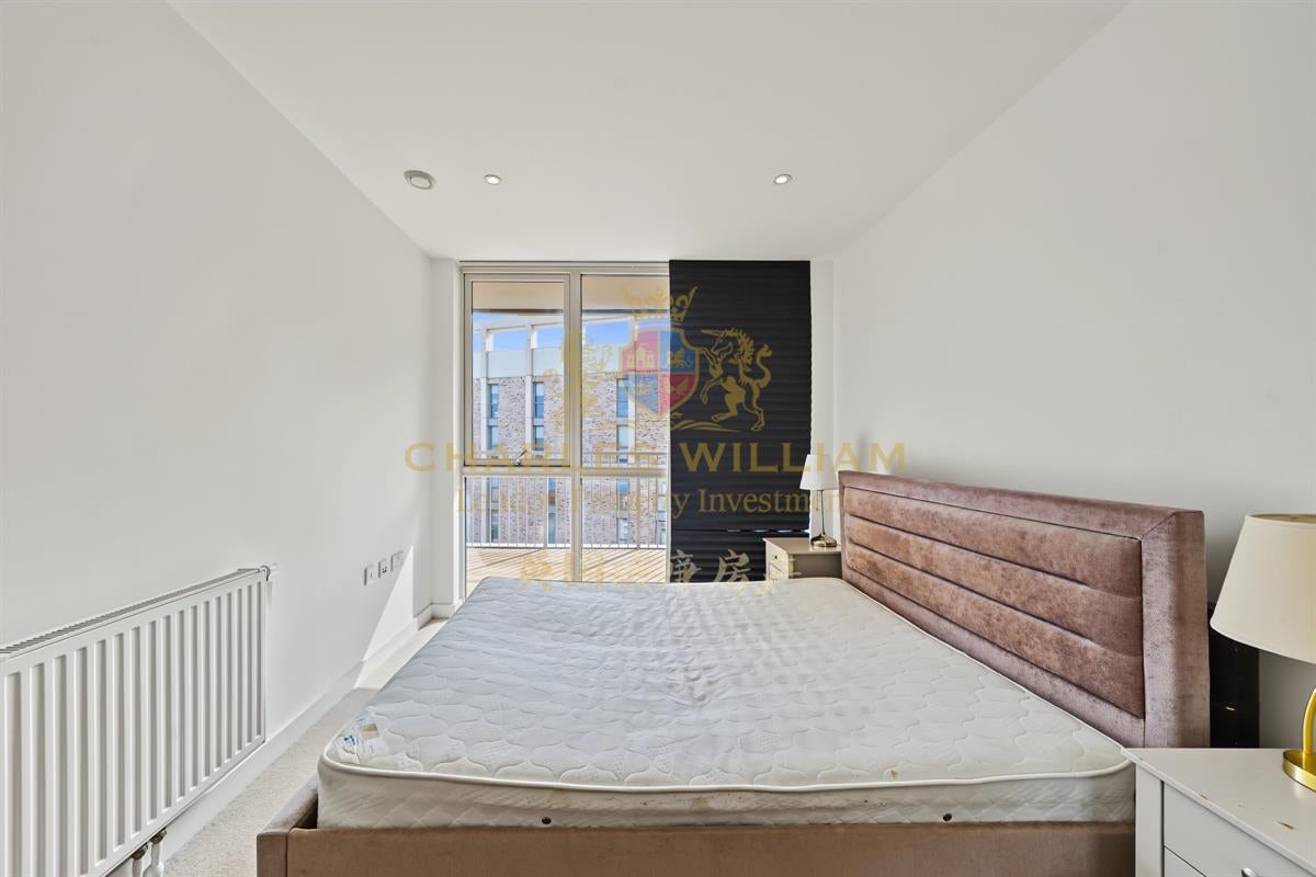 Flat Terry Spinks Place in Greater London