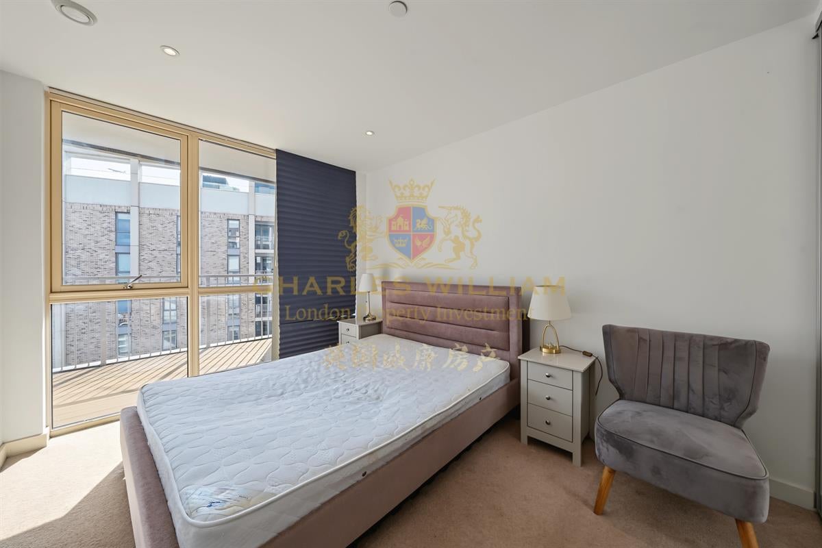 Flat Terry Spinks Place in Greater London