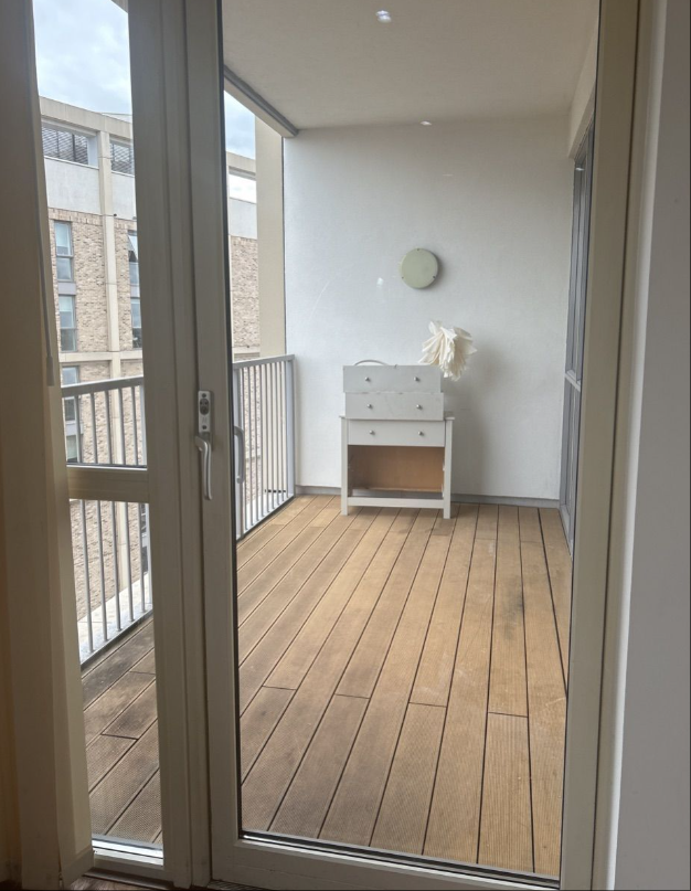 Flat Terry Spinks Place in Greater London