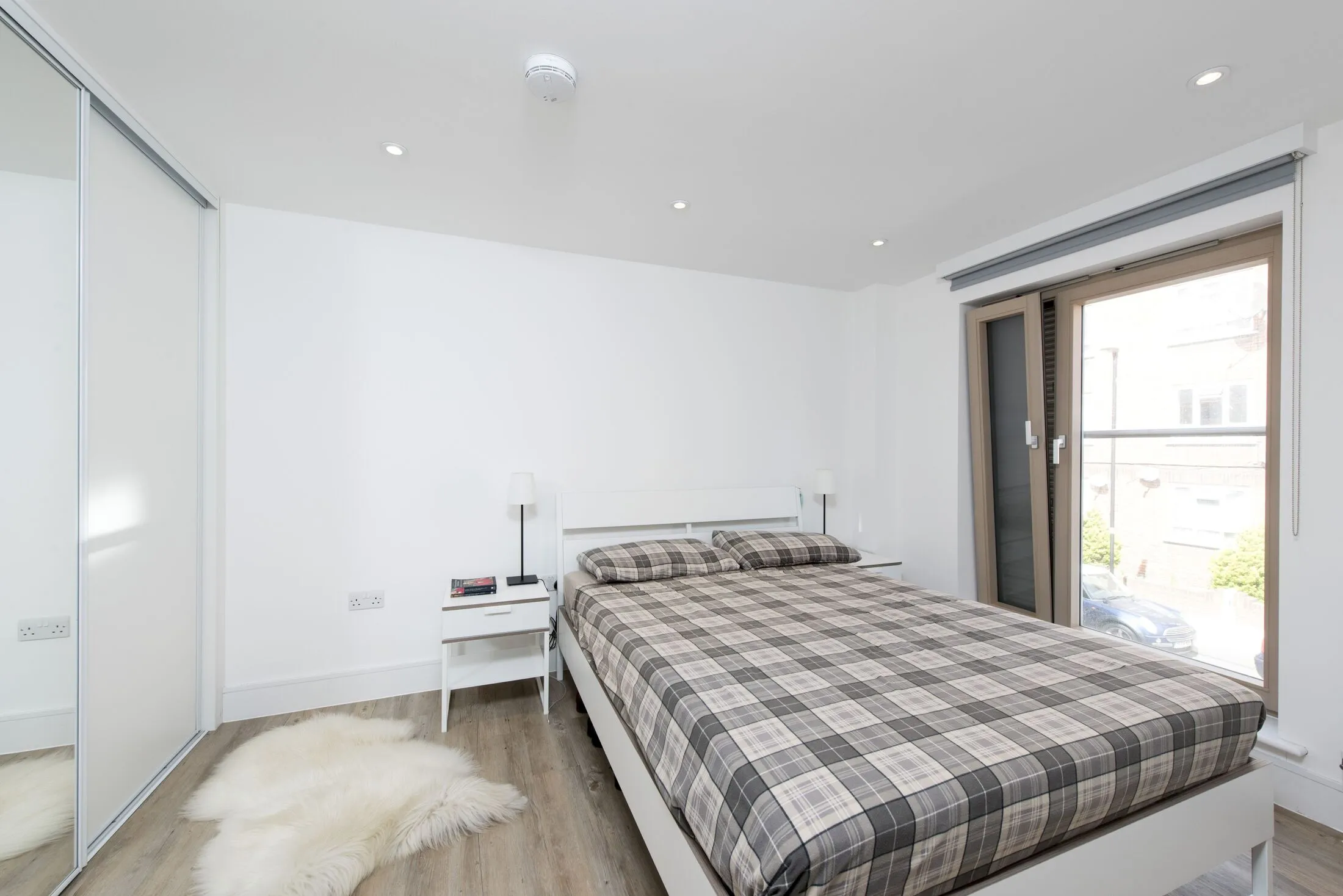 Flat Triangle Place in Greater London