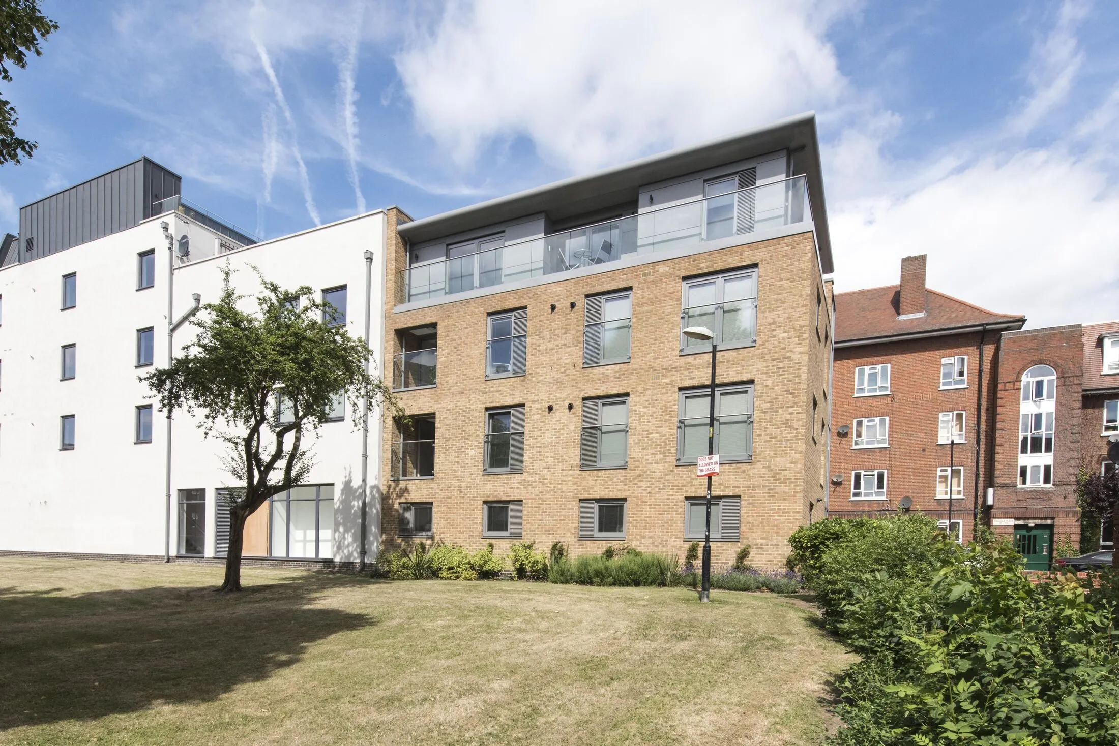 Flat Triangle Place in Greater London