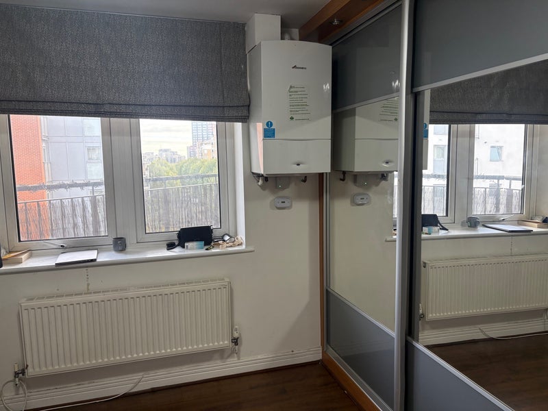 Flat Newport Avenue in Greater London