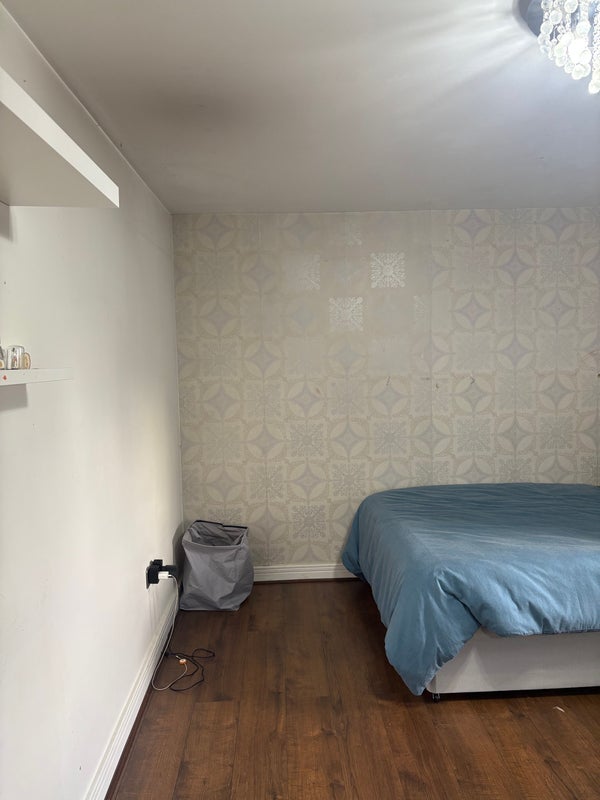 Flat Newport Avenue in Greater London
