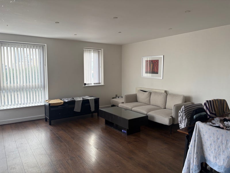 Flat Newport Avenue in Greater London