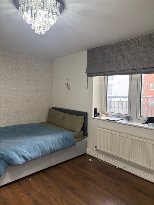 Flat Newport Avenue in Greater London