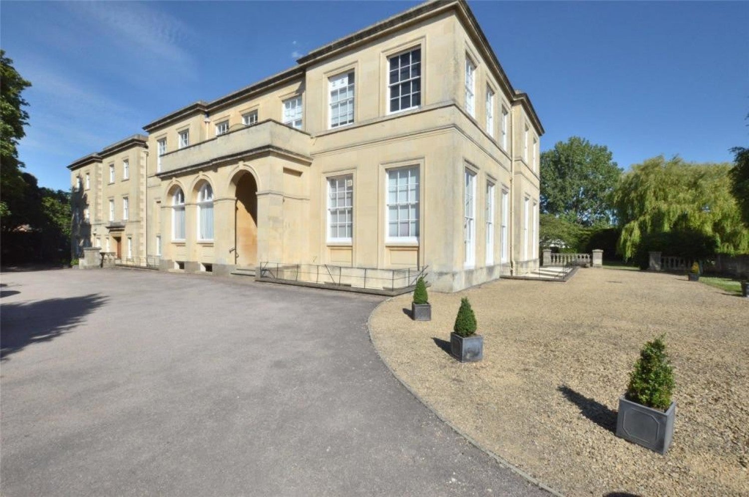 Flat Hatherley Court Road in Cheltenham