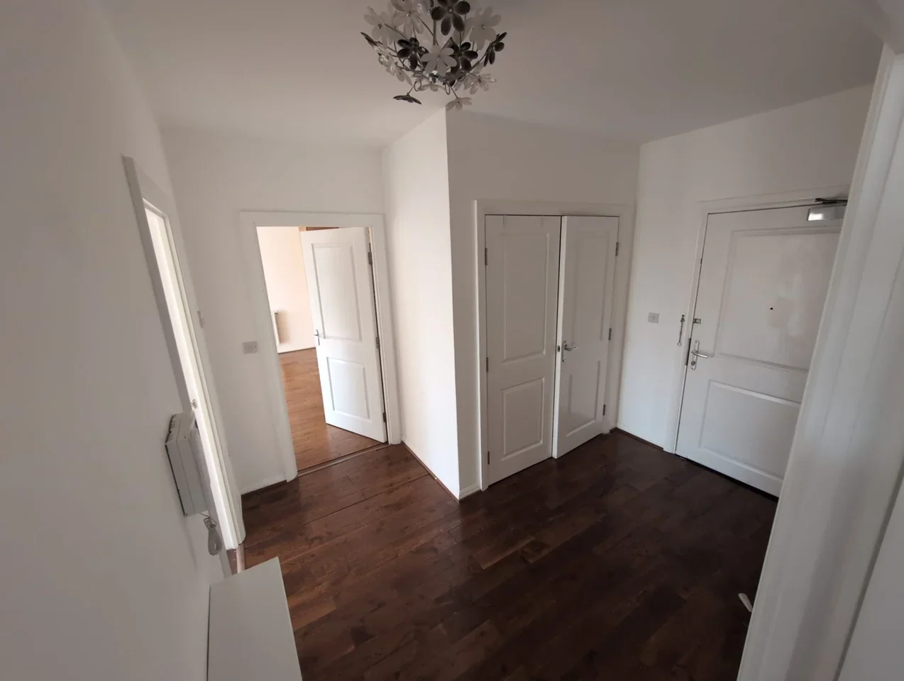 Flat Sterling Road in Greater London