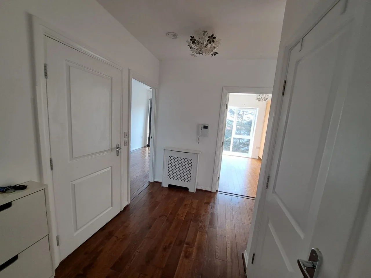 Flat Sterling Road in Greater London