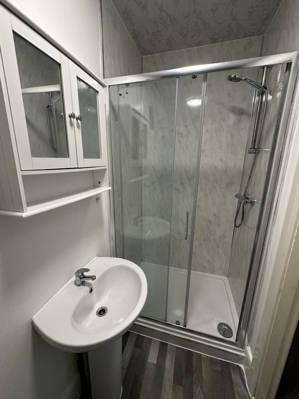 Room Brighton Avenue in Bolton