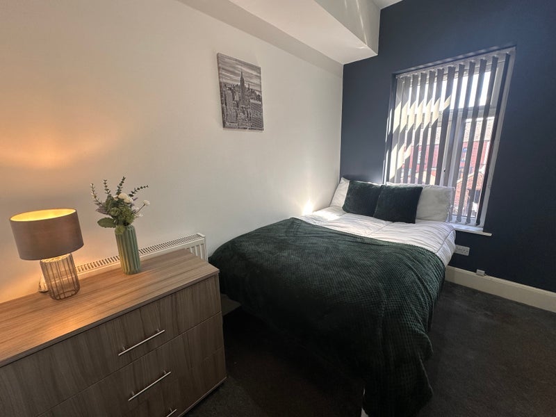 Room Brighton Avenue in Bolton