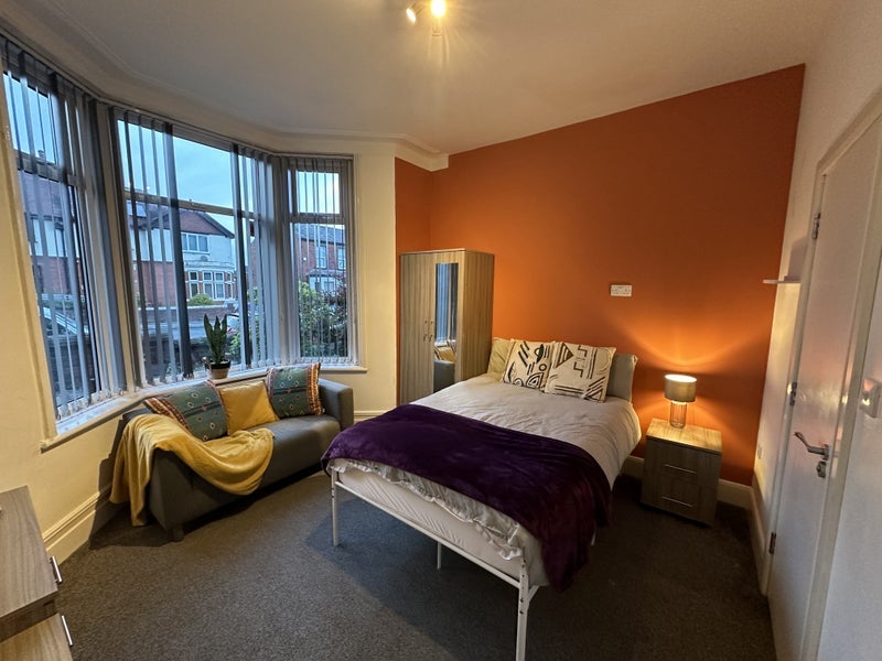 Room Brighton Avenue in Bolton