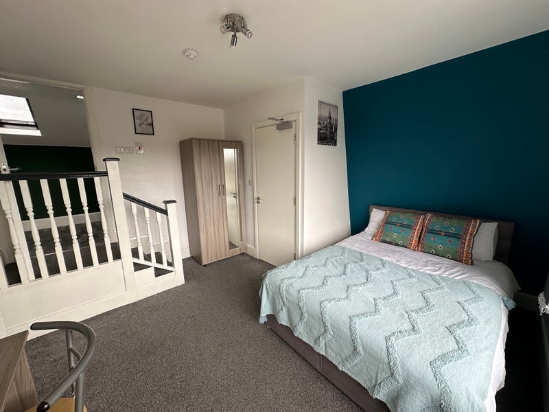 Room Brighton Avenue in Bolton