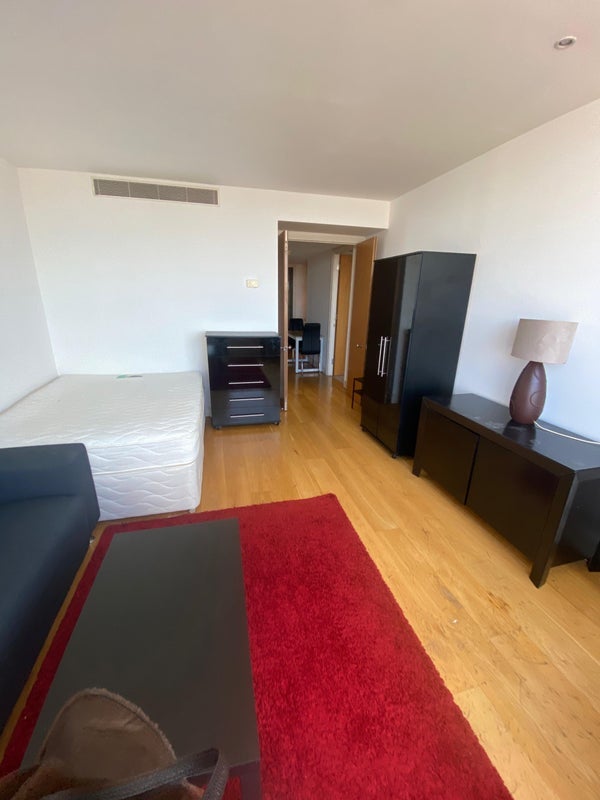 Room Westferry Circus in Greater London
