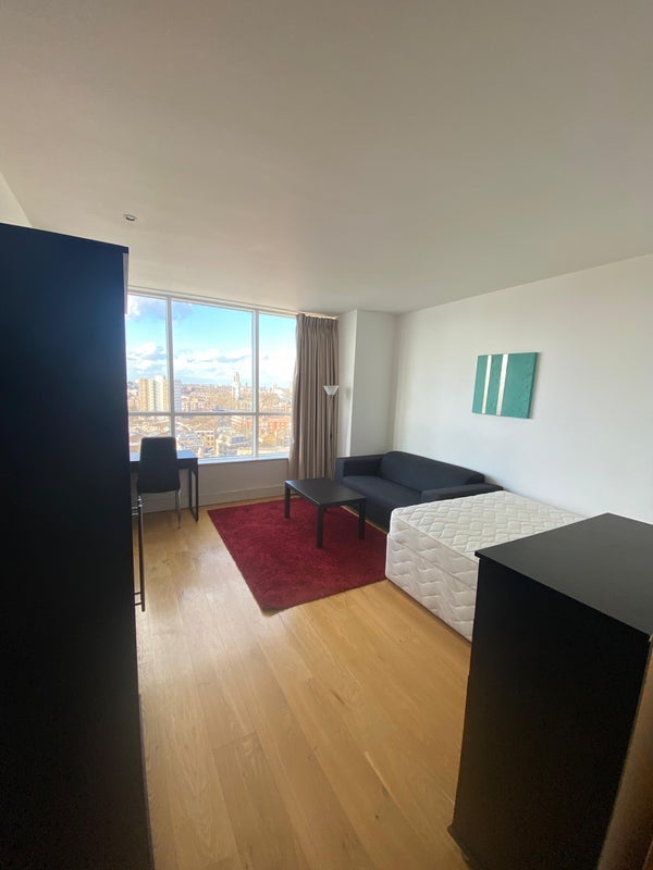 Room Westferry Circus in Greater London