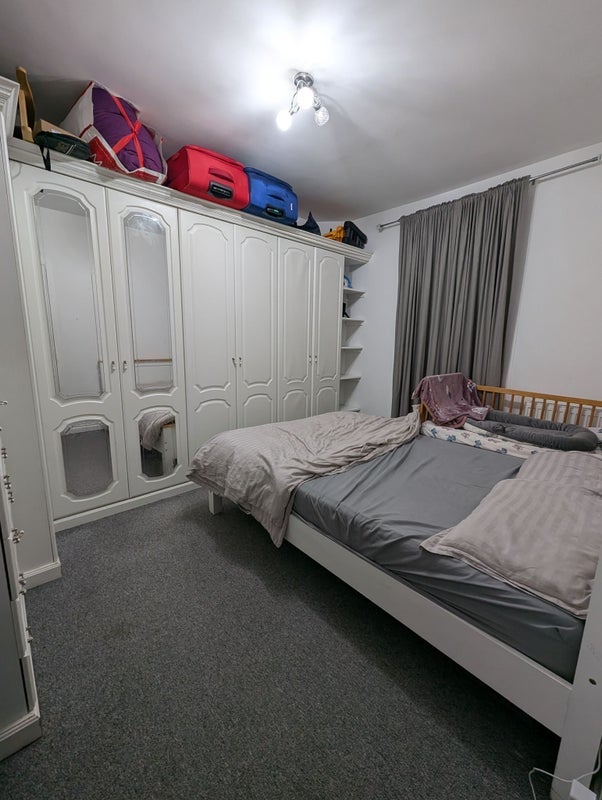 Room Stenhouse Crescent in City of Edinburgh