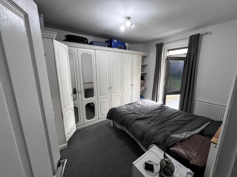 Room Stenhouse Crescent in City of Edinburgh
