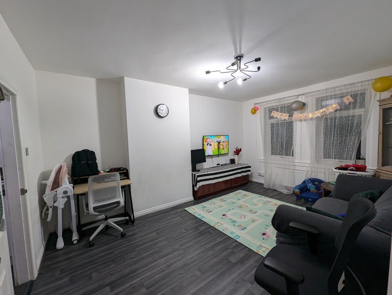 Room Stenhouse Crescent in City of Edinburgh