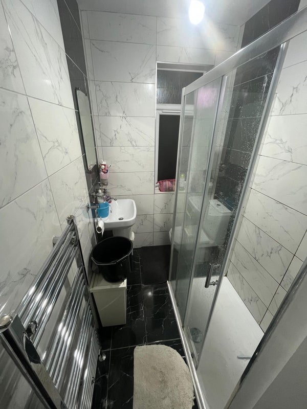 Room Stenhouse Crescent in City of Edinburgh