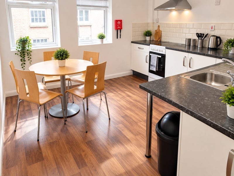 Room Millstone Lane in Leicester