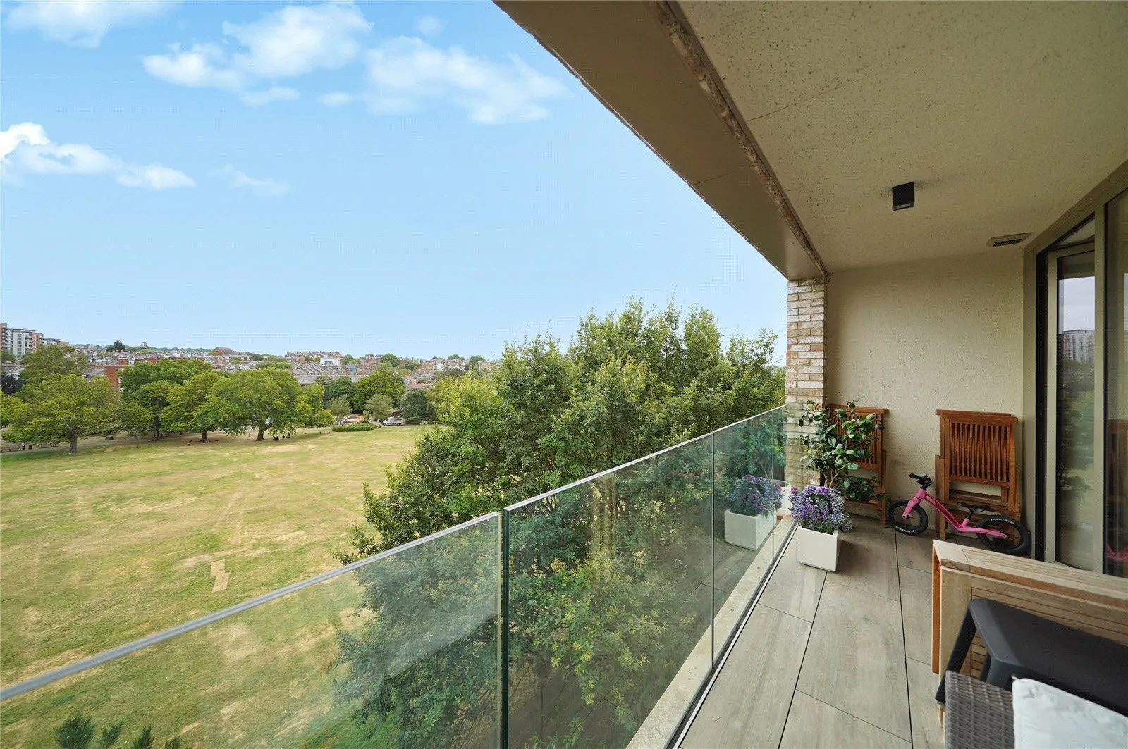 Flat Espalier Gardens in Greater London