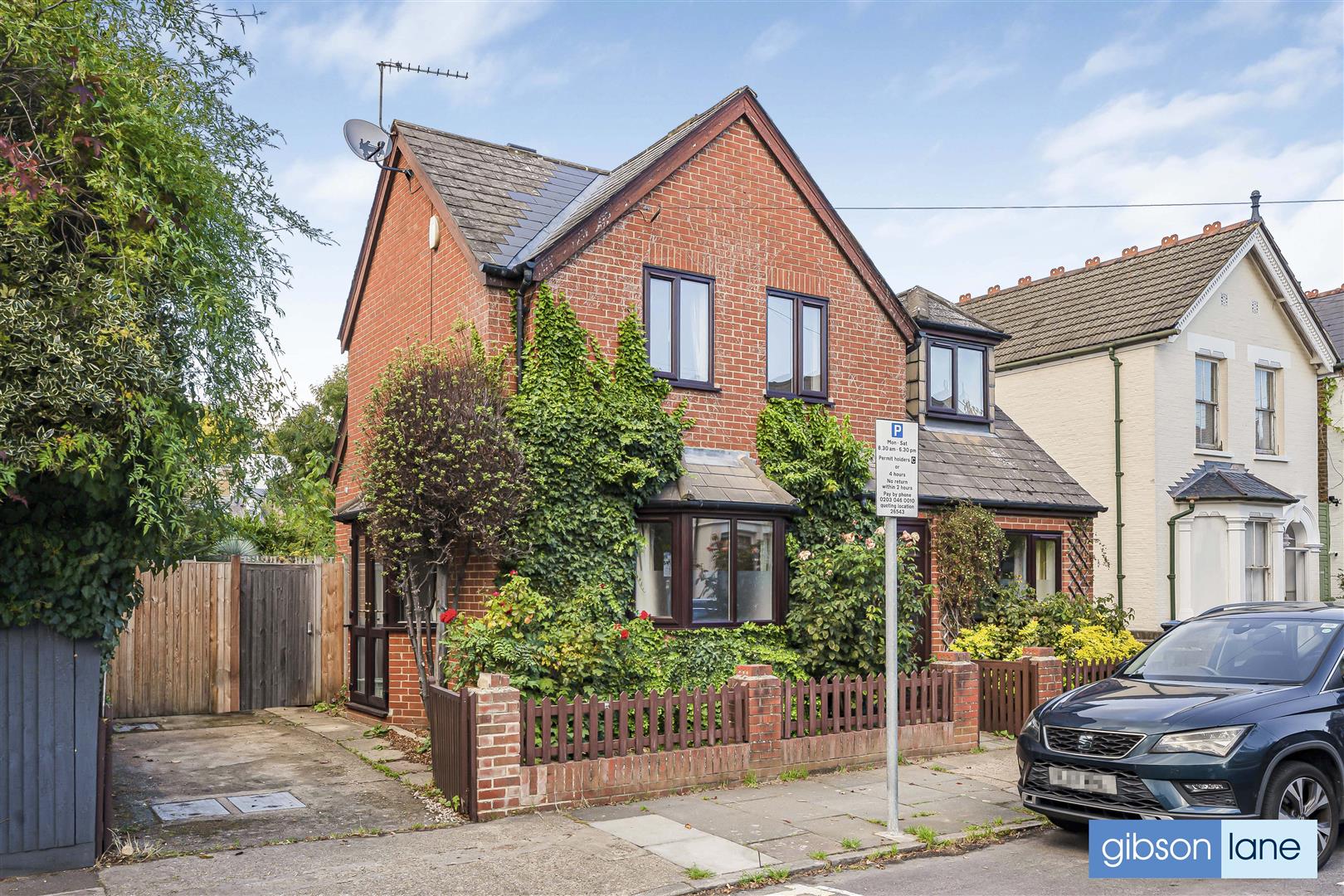 House Chestnut Road in Greater London