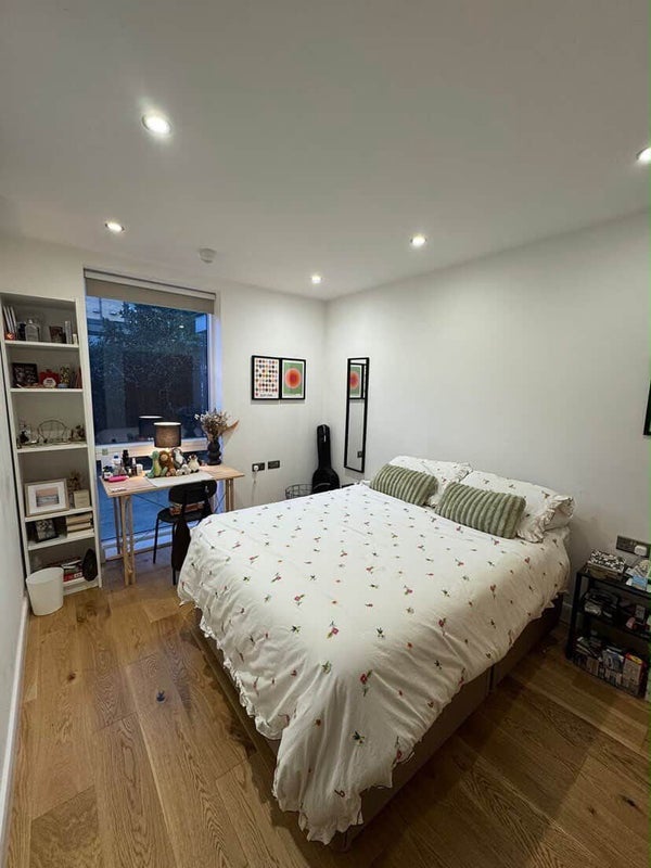 Room Kingsland Road in Greater London