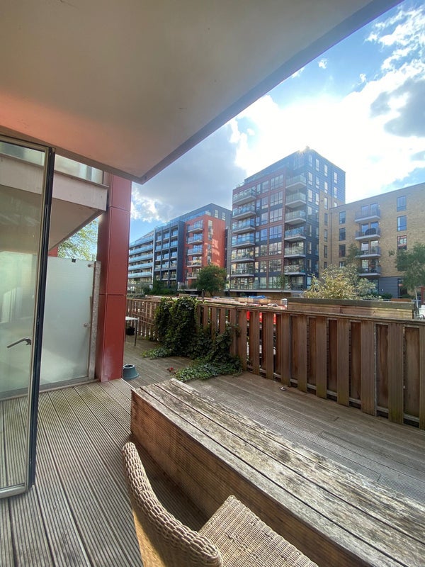 Room Kingsland Road in Greater London