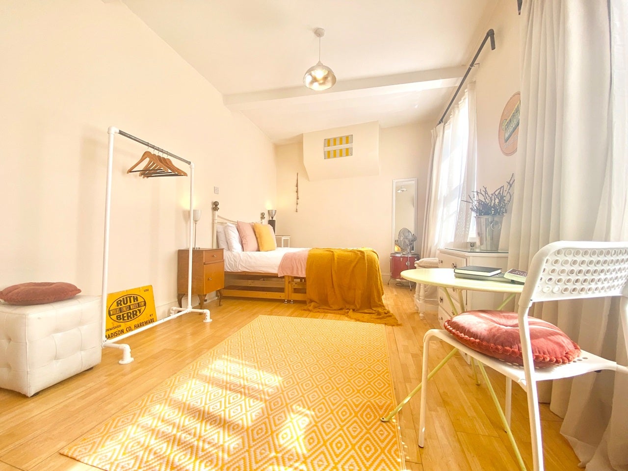 Flat Bay Court in Greater London