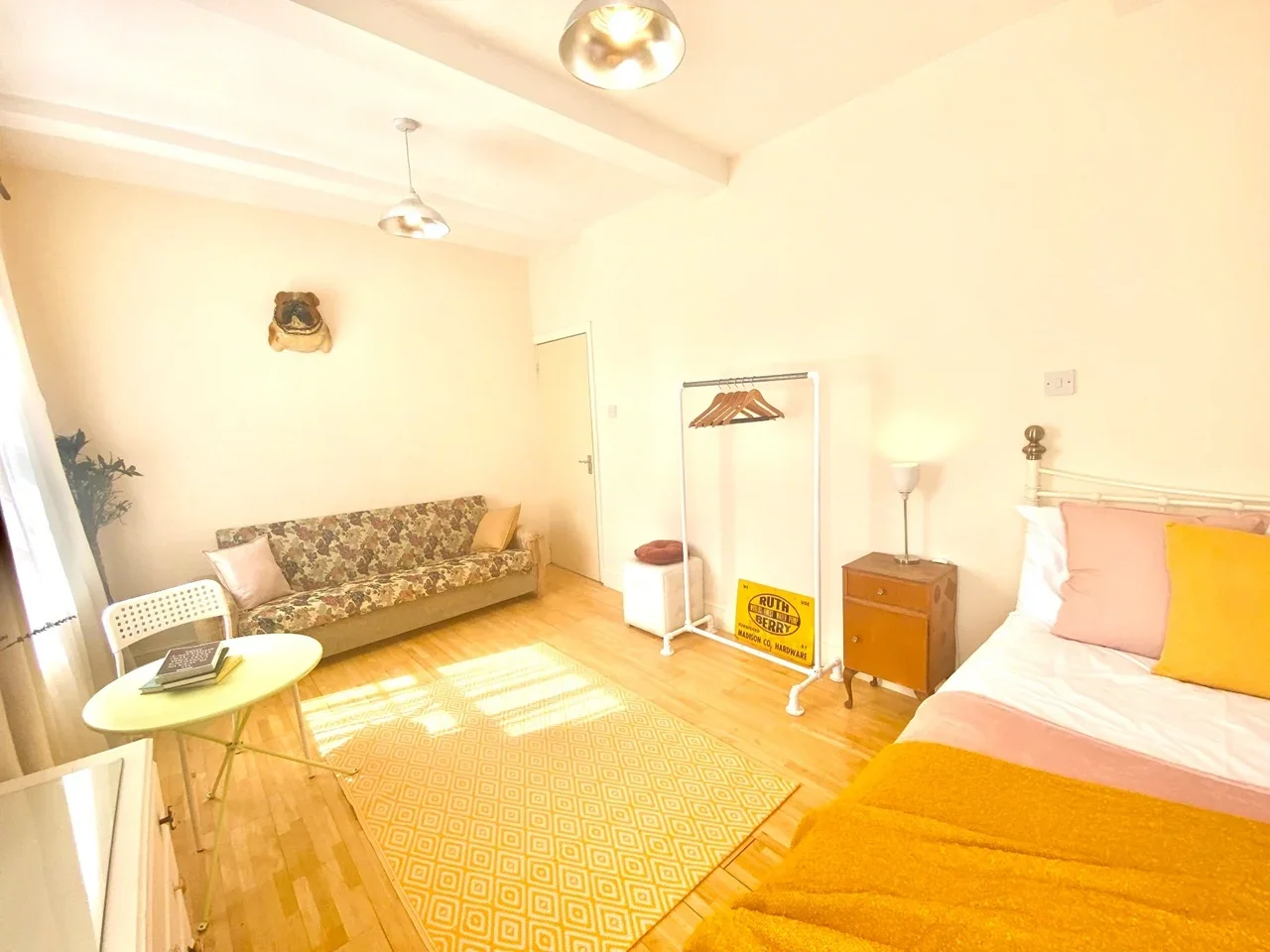 Flat Bay Court in Greater London