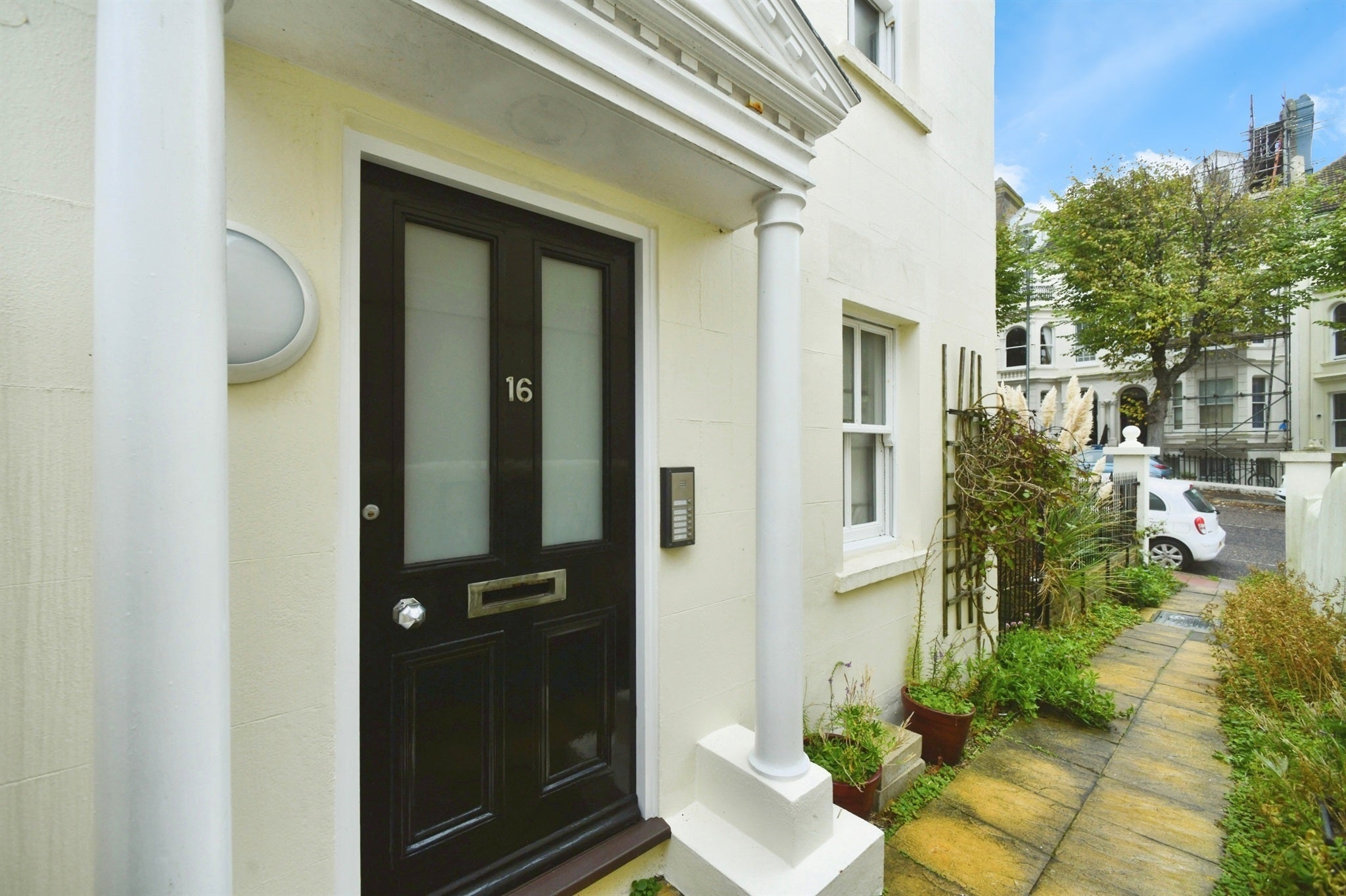 Flat Upper Rock Gardens in Brighton
