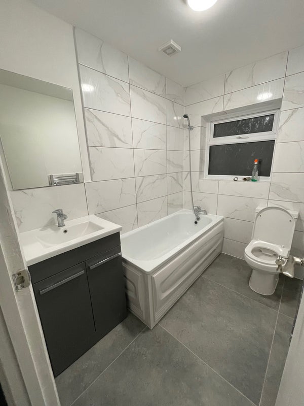 Room St Albans Avenue in Greater London