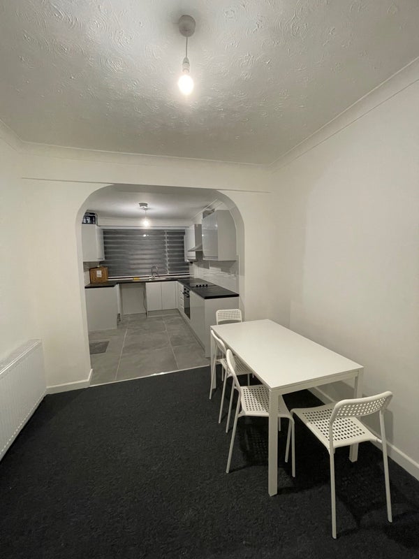 Room St Albans Avenue in Greater London