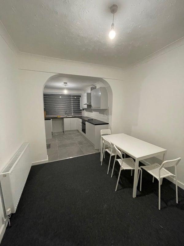 Room St Albans Avenue in Greater London