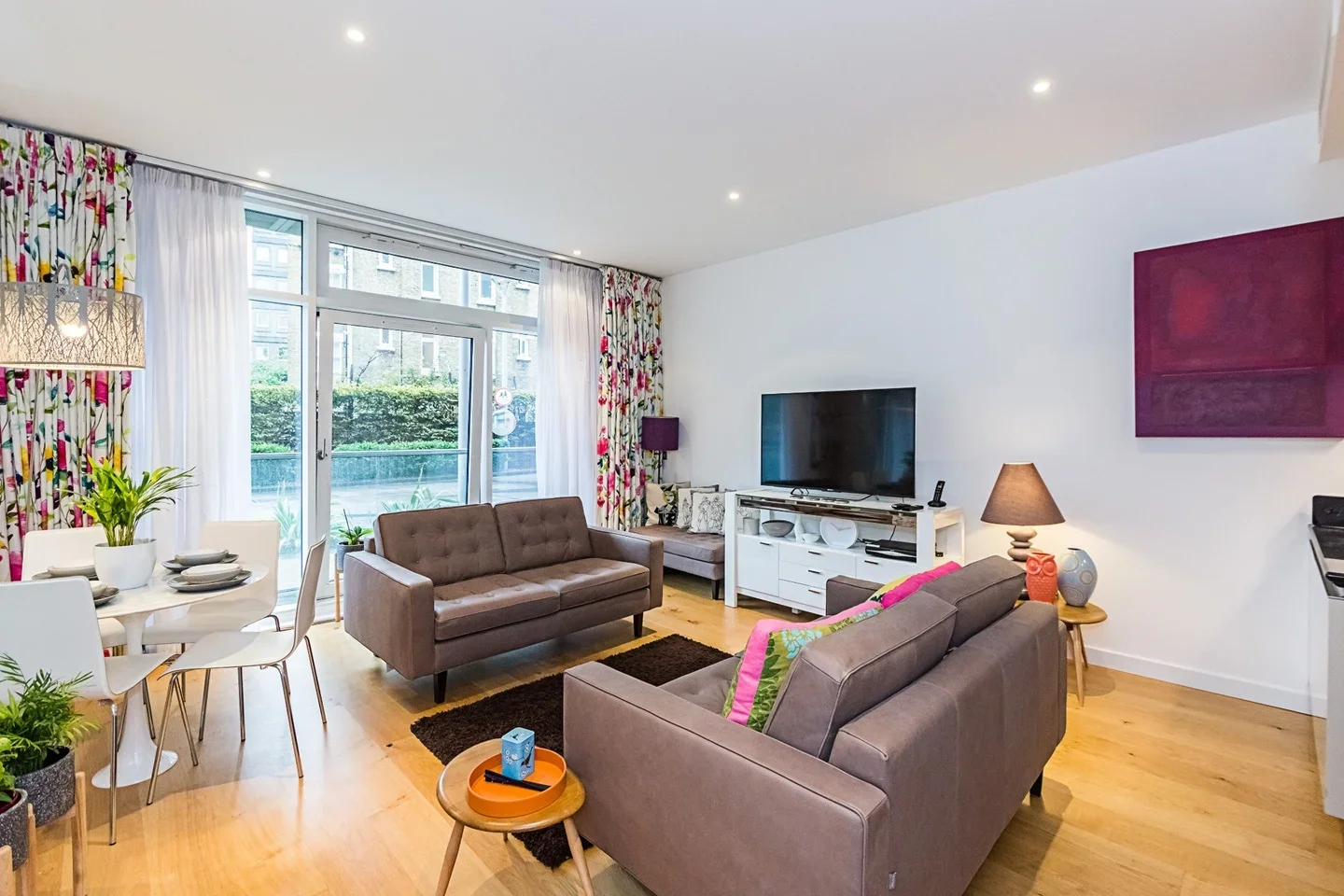 Flat Gatliff Road in City of Westminster