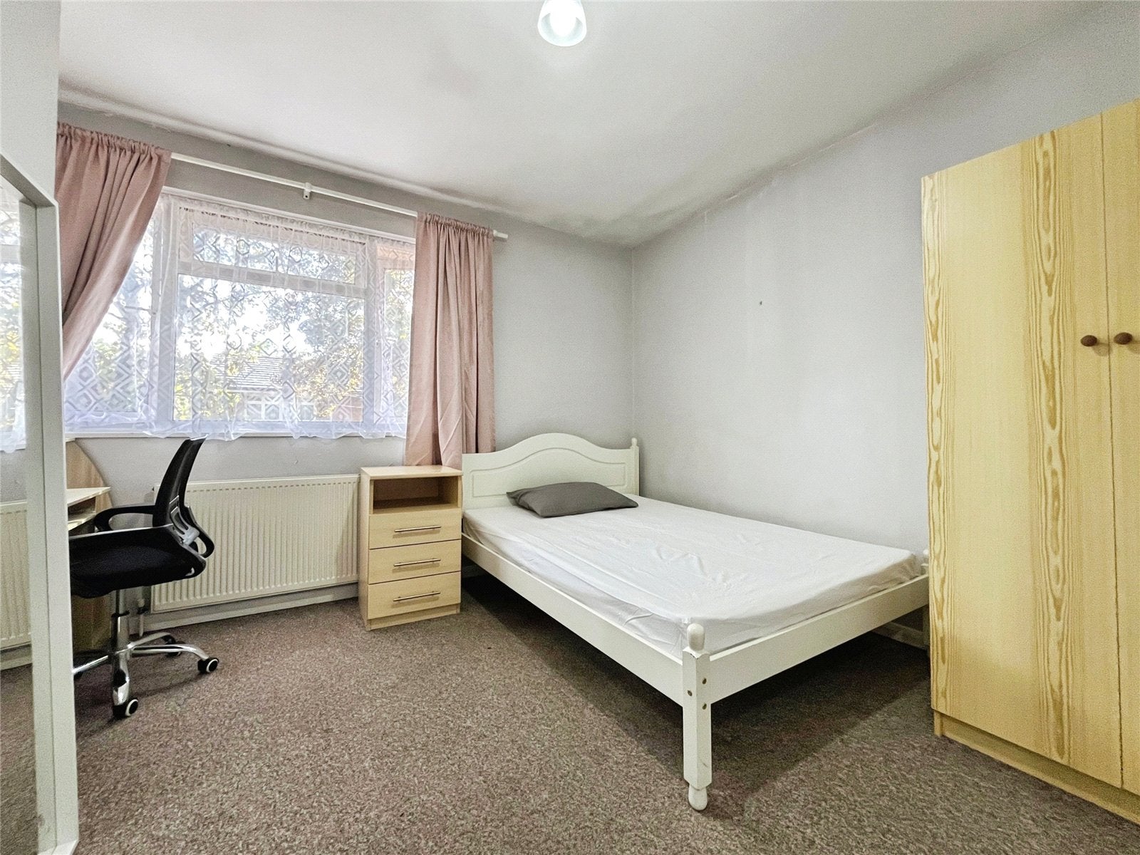 Room Beechtree Avenue in Borough of Runnymede
