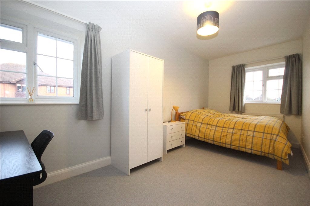 Flat Aldershot Road in Guildford