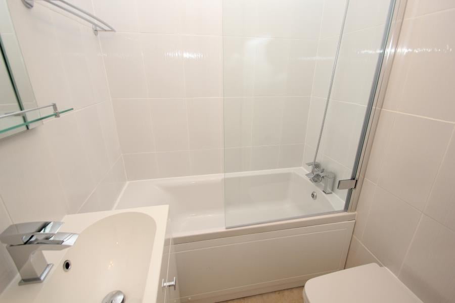 Flat Tintagel Way in Woking